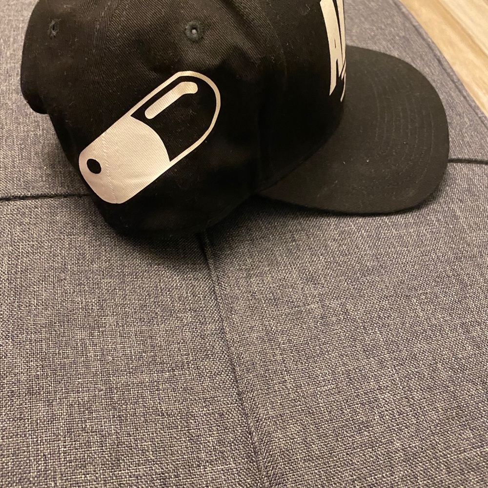 Snap back - Picture 2 of 3